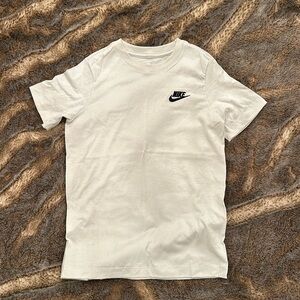 NWOT Nike 100% Cotten tee shirt light khaki